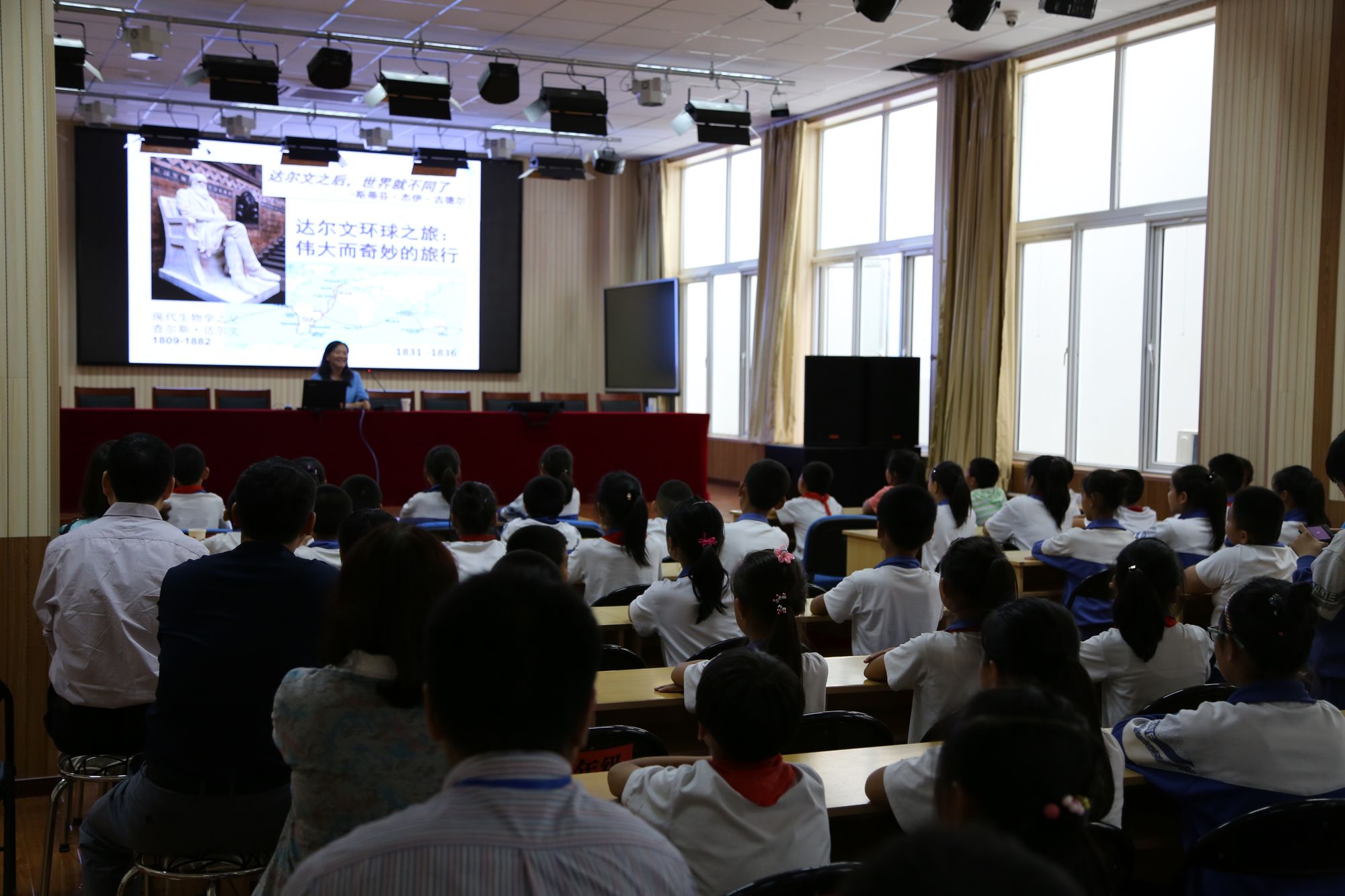 学员为怀柔镇中心小学做科普报告 谷勇杰拍摄12